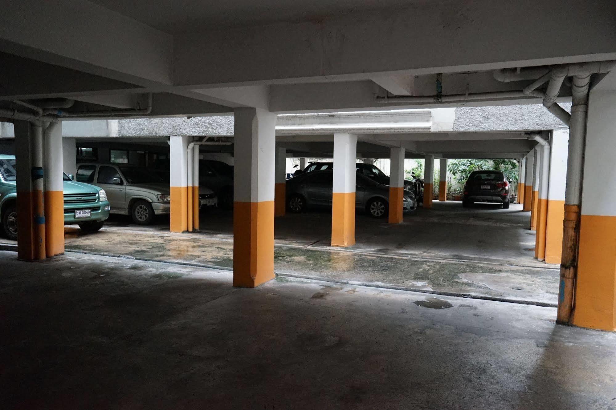 Banglumpoo Place Bangkok Bagian luar foto